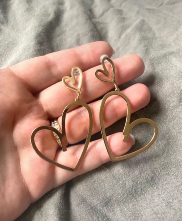 Boucles d’oreilles pendantes NEUVES pour femme forme de coeurs 💛 couleur doré - photo numéro 7