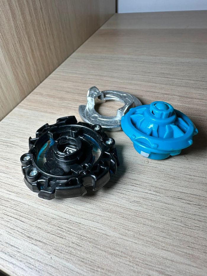 Toupie beyblade forneuse f4 - photo numéro 3