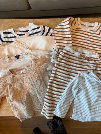 Lot d’imparfaits 18 mois (5 pulls + 1 pantalon + 1 t-shirt  manches longues