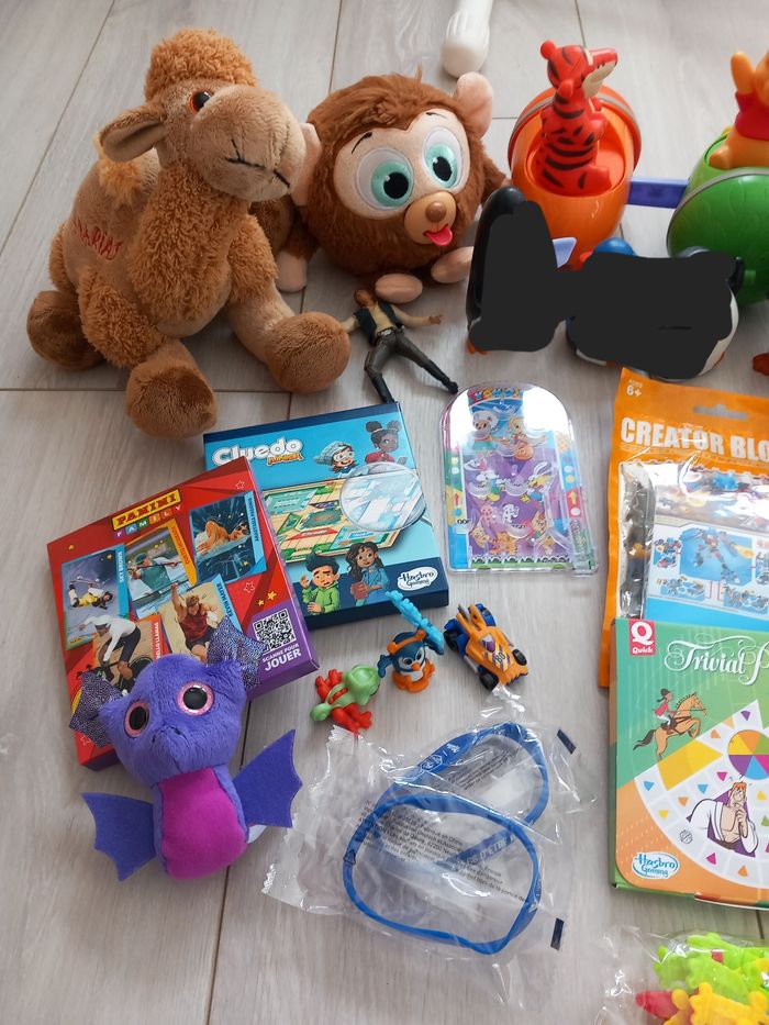 Lot de jeux, jouets, peluches ..... - photo numéro 2
