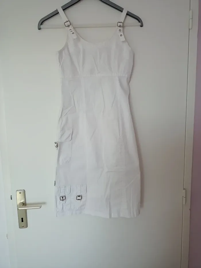 Robe d'été blanche stylée et chic