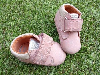 Chaussures  baskets cuir marque Geox bébé fille rose pâle taille 18