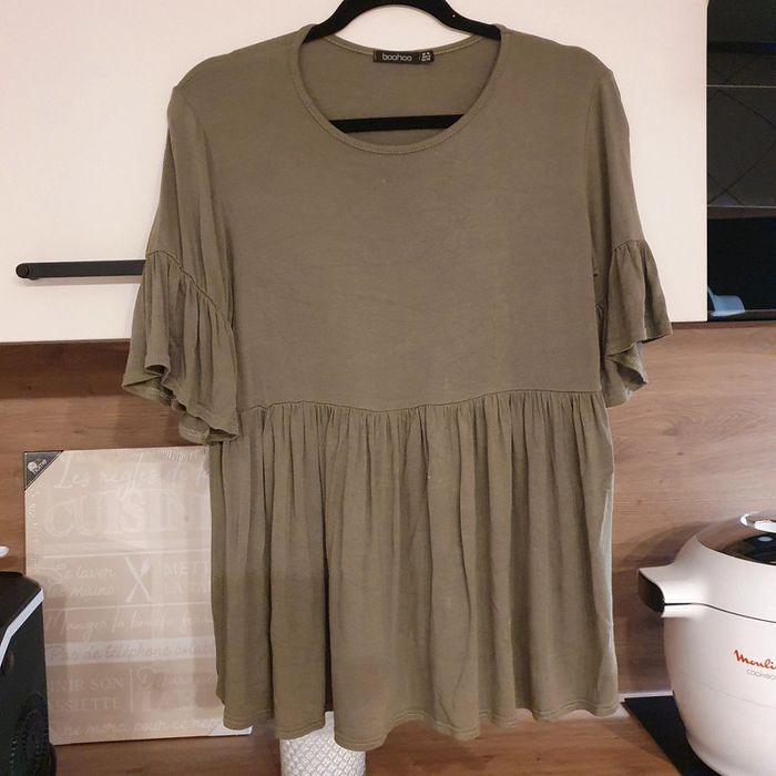 Tee-shirt Femme très sympa à volant (1) Couleur vert kaki T38 Boohoo