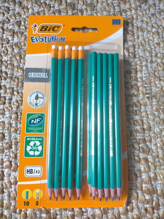 Lot crayon de papier HB Bic