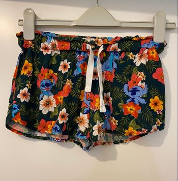Short fluide Disney Stitch motif floral 