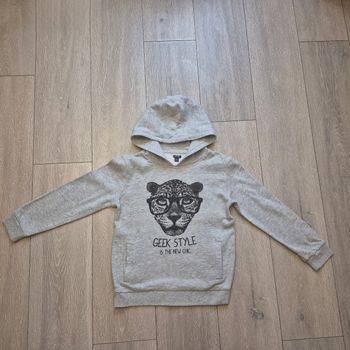 Pull gris motif panthère. Garçon 10 ans. Marque Kiabi