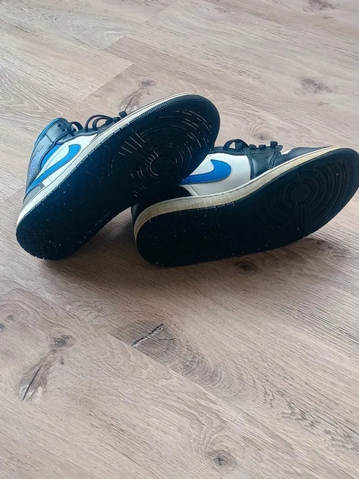 Nike Air Jordan 1 MID - photo numéro 5
