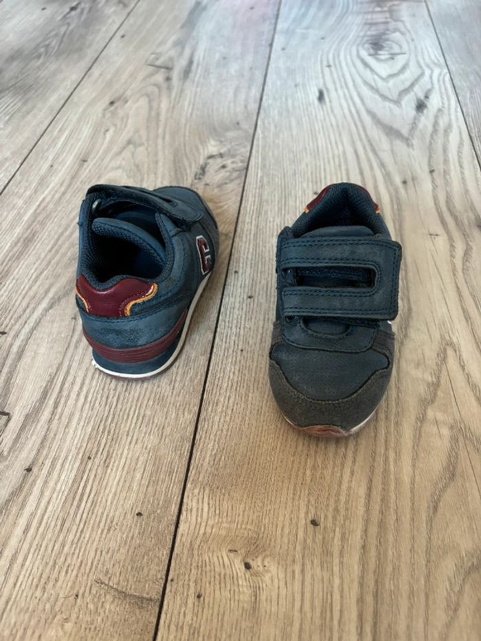Baskets taille 21 - photo numéro 2