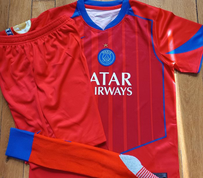 Maillot PSG Dembélé PSG taille 8 ans modèle rouge + Étoile brodée - photo numéro 2