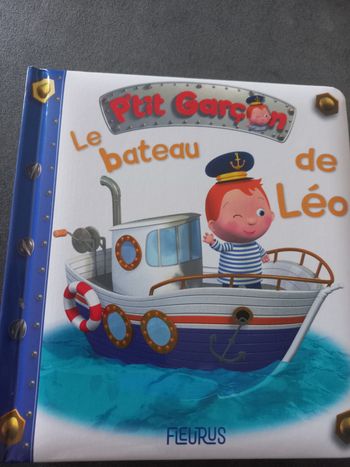 Livre cartonné p'tit garçon le bateau de Léo