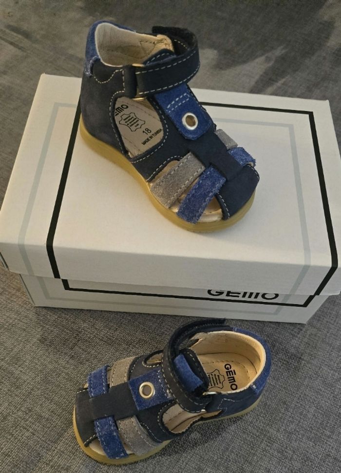 NEUVES !!! 🏷💙superbes sandales cuir bébé pointure 18 garçon 🔥🔥(prix ferme)💙 - photo numéro 2