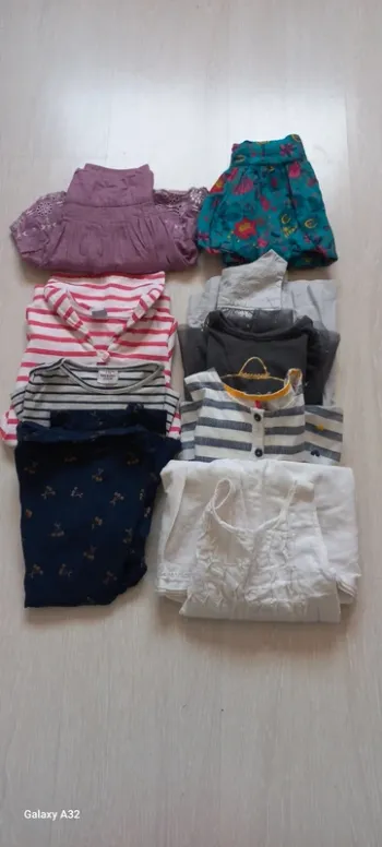Lot 2 jupes et 7 robes