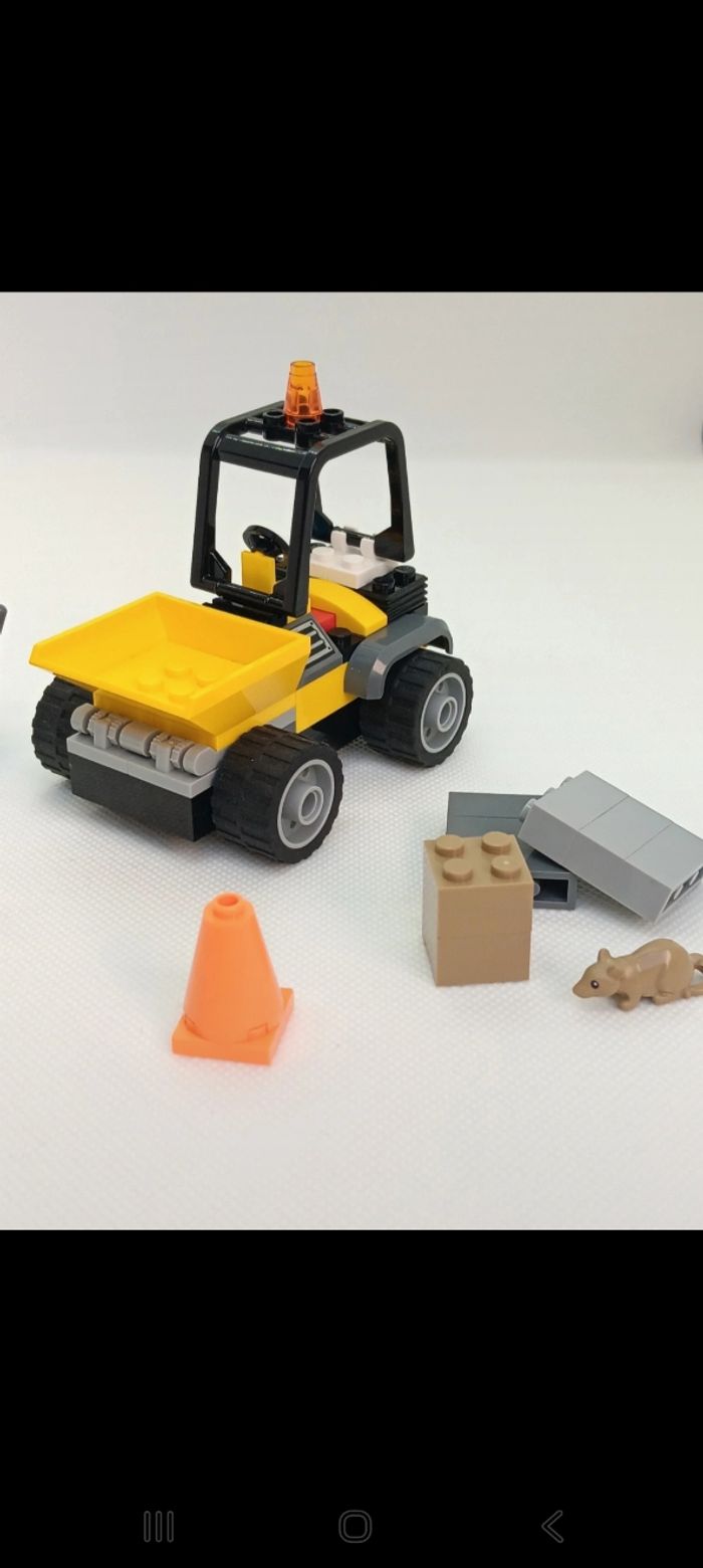 Figurine LEGO City - Le camion de chantier 60284
Complet - photo numéro 3