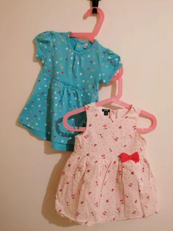Lot robe été fille 12 mois kiabi cerise étoile