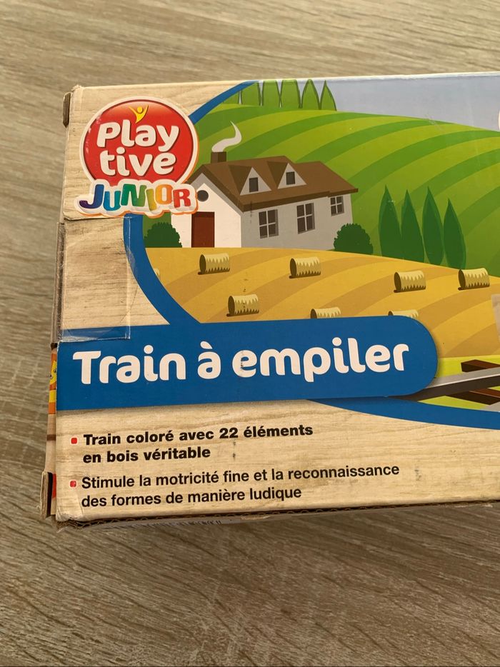 Train à empiler en bois - photo numéro 5