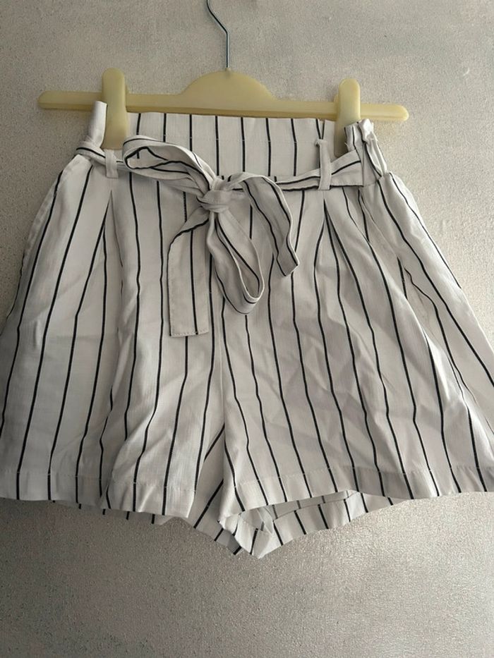 Short à rayures Bershka Taille S - photo numéro 2