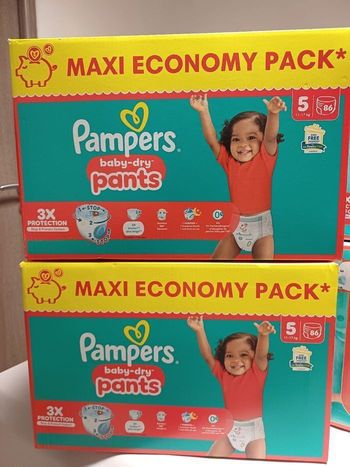 Deux cartons de couches pampers pants taille 5