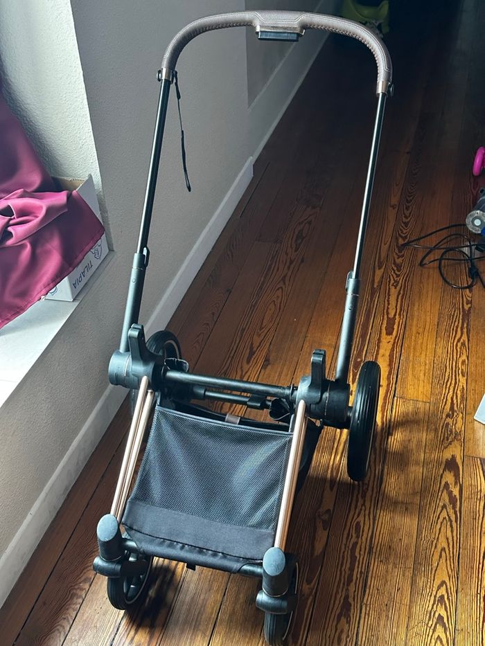 Trio PRIAM POUSSETTE CYBEX (châssis, Nacelle et siège aussi) - photo numéro 8