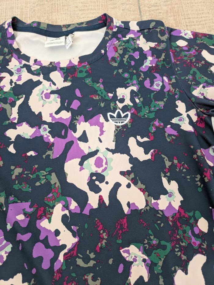 Robe adidas fleurie comme neuve - photo numéro 3