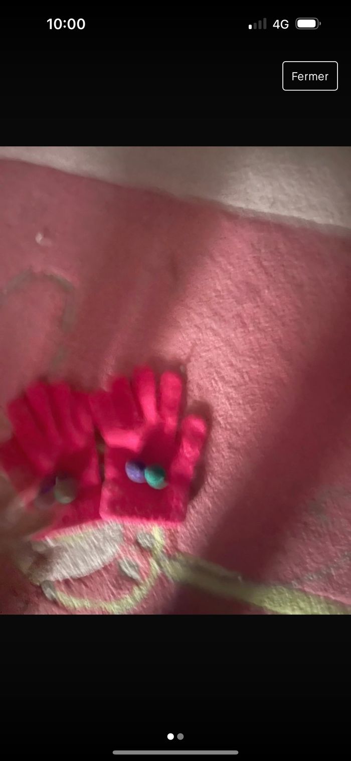 Paire de gants rose avec pompons