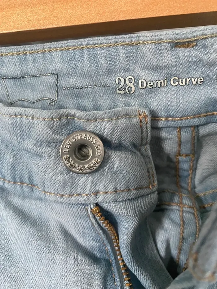 💙🤍Jean Levi’s skinny bleu clair – Taille 28 équiv. 38 🤍💙 En très bon état - photo numéro 3