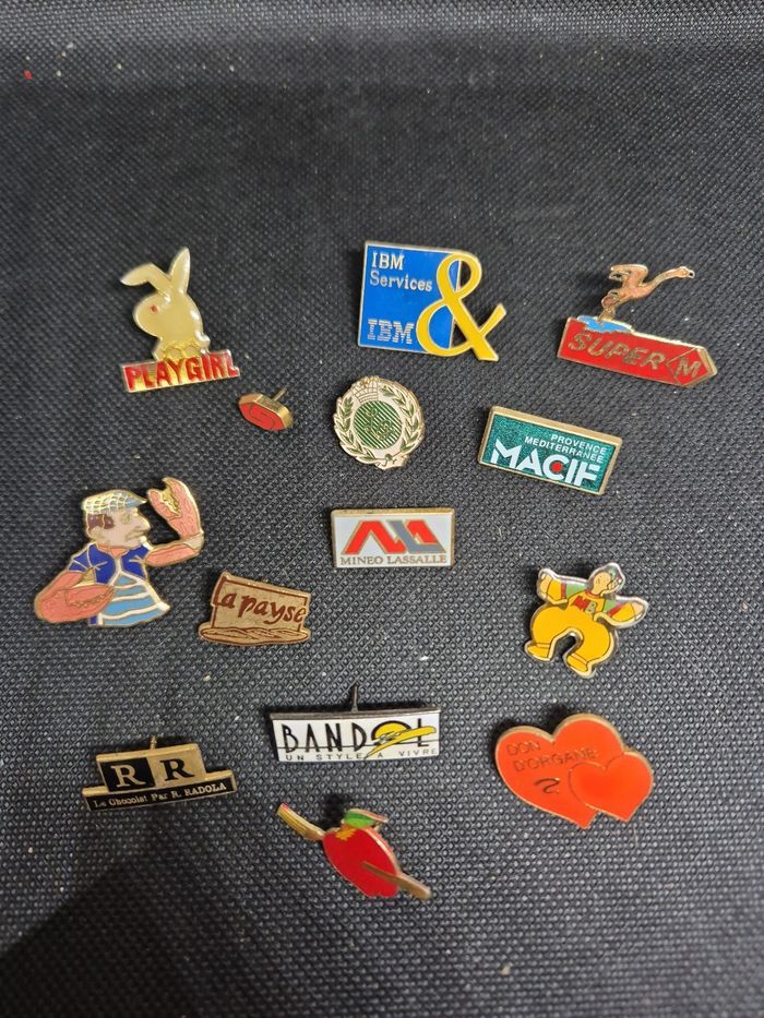 Lot de pins vintage divers (années 80/90 – marques & personnages) - photo numéro 2