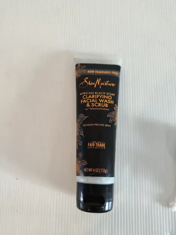 Shea Moisture African black soap clarifying facial wash & scrub 113g valeur 20€