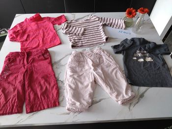 Lot pantalon t shirt bébé fille 12 mois