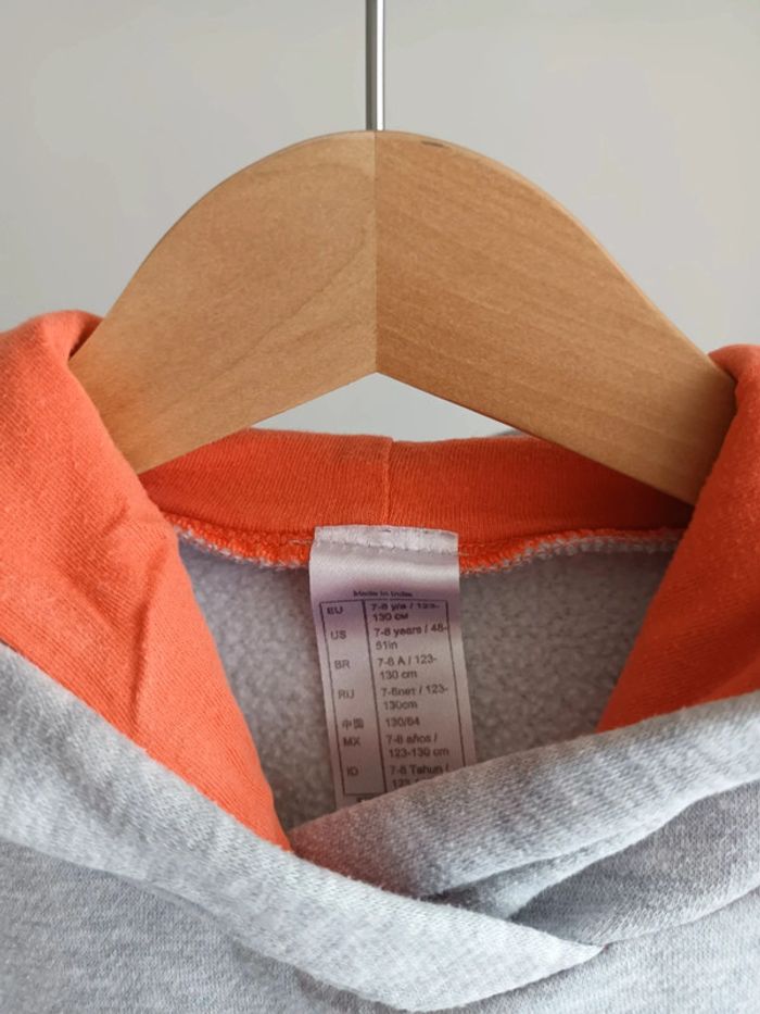 Sweat gris à capuche 7 / 8 ans - photo numéro 2