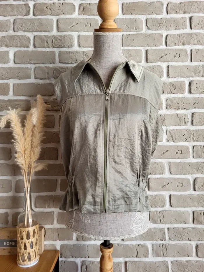 Veste chemise sans manches satinée kaki Formul' - Neuve et Made in France