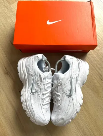 Nike Initiator Triple White Fluffy Taille 40