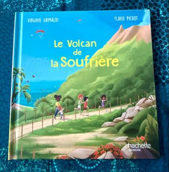 Livre Le volcan de la Soufrière « Hachette jeunesse »