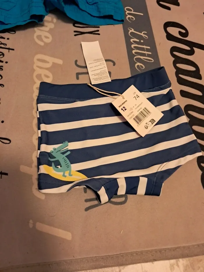 Maillot de bain 12 mois neuf avec étiquette dpam