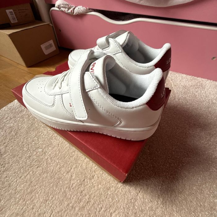 Baskets Levi’s neuves jamais portées pointure 31 - photo numéro 3