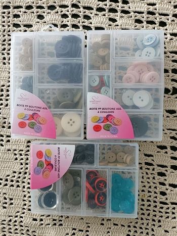 Plus de 150 boutons