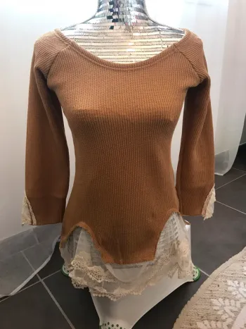 Top camel taille M