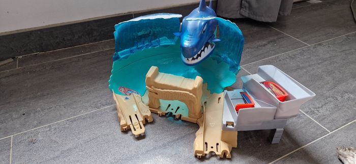 Valeur 50euros hotwheels circuit attaque du requin