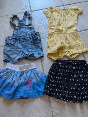 Lot vêtements combi short et jupes