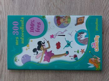 Livre d'autocollants Lili Chantilly mes 300 stickers 100% fées