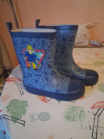 Une paire de bottes sam le pompier taille 25/26