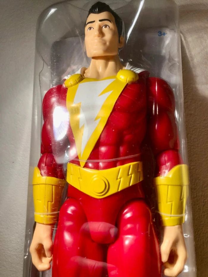 DC Comics Officiel grande Figurine articulée Shazam 30,5cm NЕUF (prix normal: 21eur)