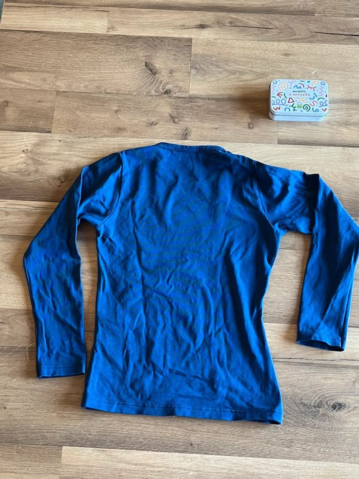 Je vend le lot de 2 haut manches longues fille taille 4 ans mais sa taille grand très bon état - photo numéro 2