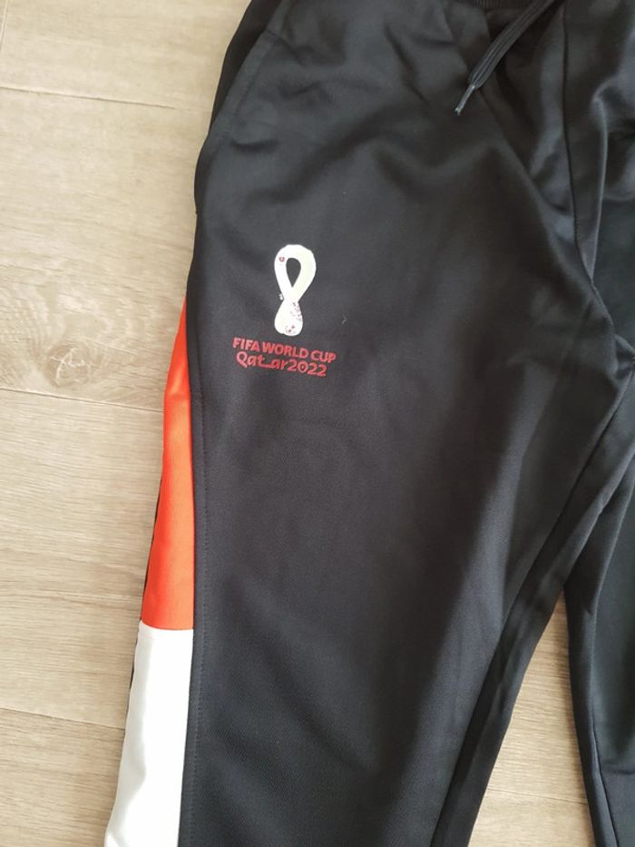 Ensemble survêtement de sport taille 8 ans neuf - photo numéro 3