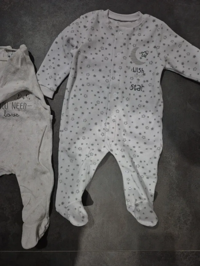 Lot pyjama et surpyjama 6 mois - photo numéro 3
