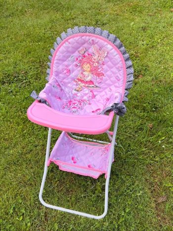 Magnifique chaise haute poupée Maria