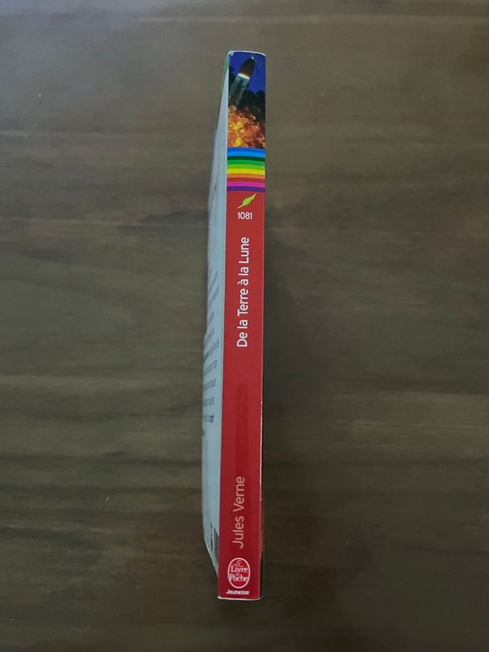 De la Terre  à la Lune  Jules Verne Le livre de Poche - photo numéro 4