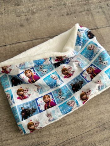 snood cache cou enfant reine des neiges Disney