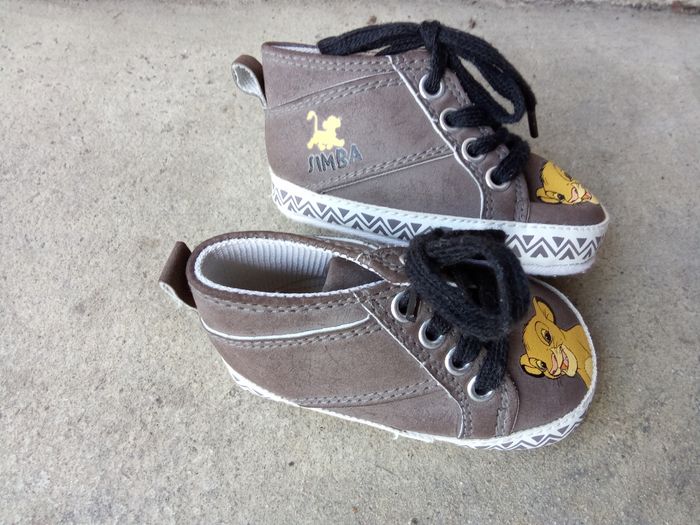 Lot de 2 paires de chaussures pour bébé garçon, Disney et autre , Simba, naissance à 6 mois environ , mi saison, taille 17,18 environ - photo numéro 3