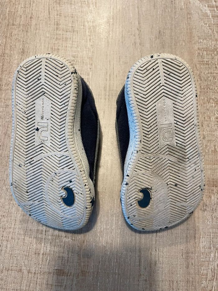 Paire de tennis taille 21 - photo numéro 2