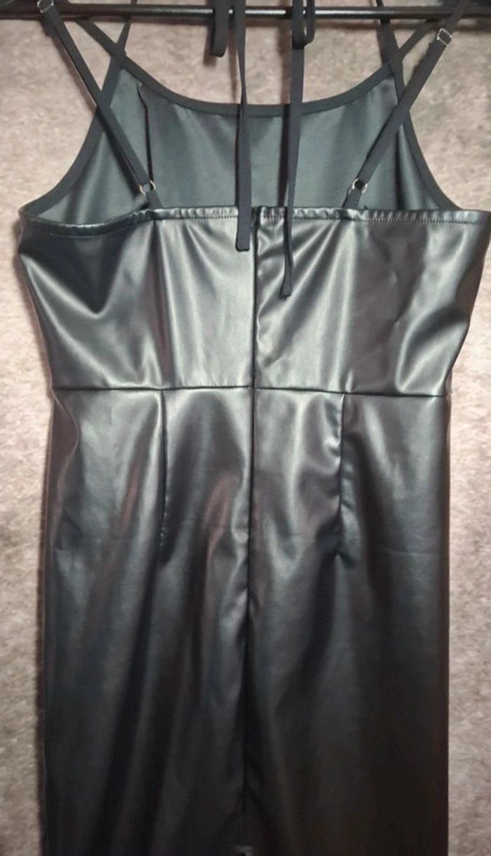 Robe noire séduisante - photo numéro 14